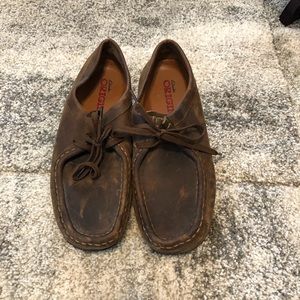 Dark brown wallabee Clark’s size 8.5